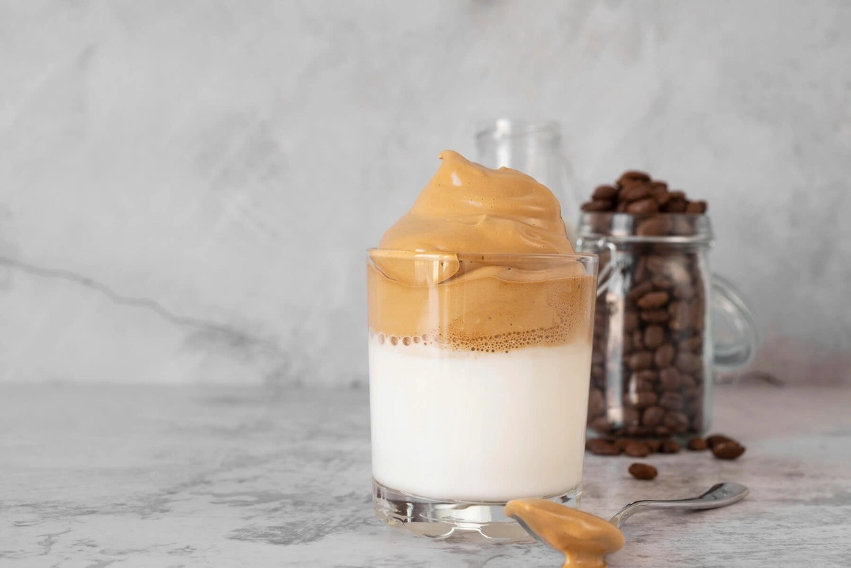 cà phê trứng biến tấu cacao quế rượu rum