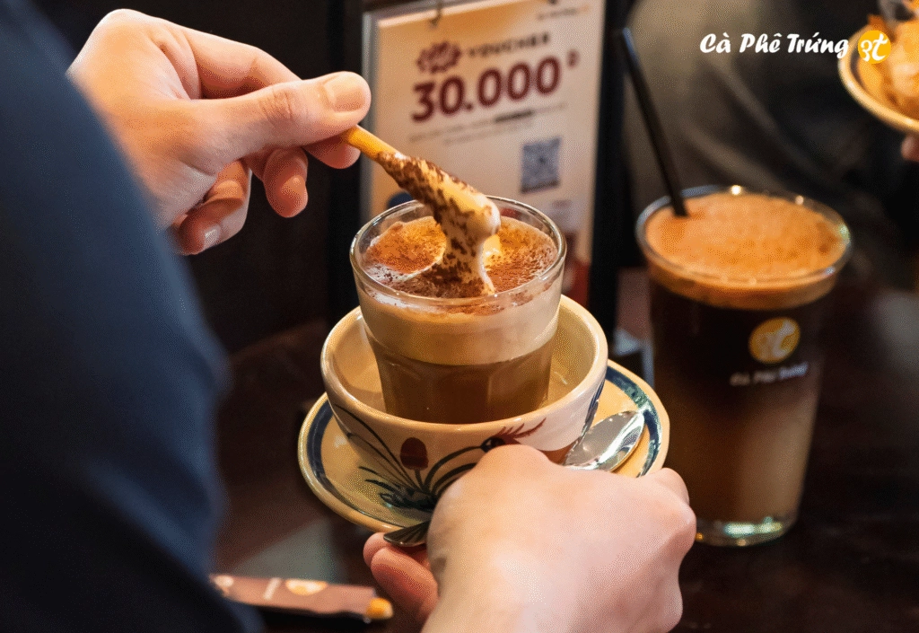 cà phê trứng lạnh hương cacao và quế