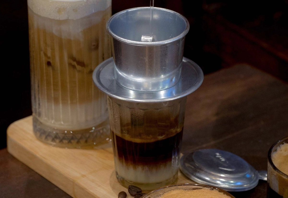 cà phê trứng muối với phin Việt và espresso