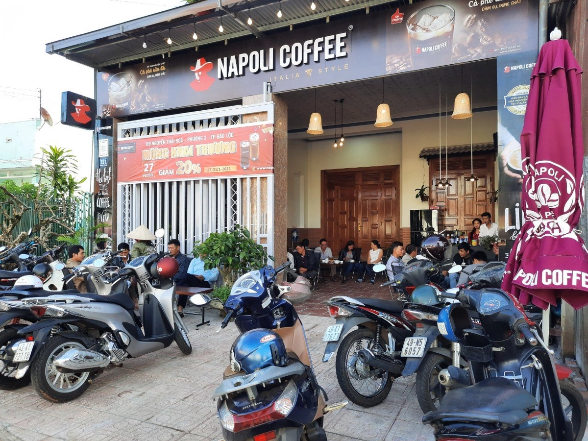 checklist khai trương Napoli Coffee viết trên bảng trắng