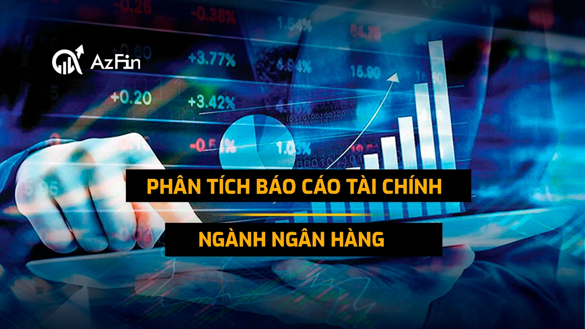 chủ quán Napoli Coffee xem báo cáo kinh doanh tháng