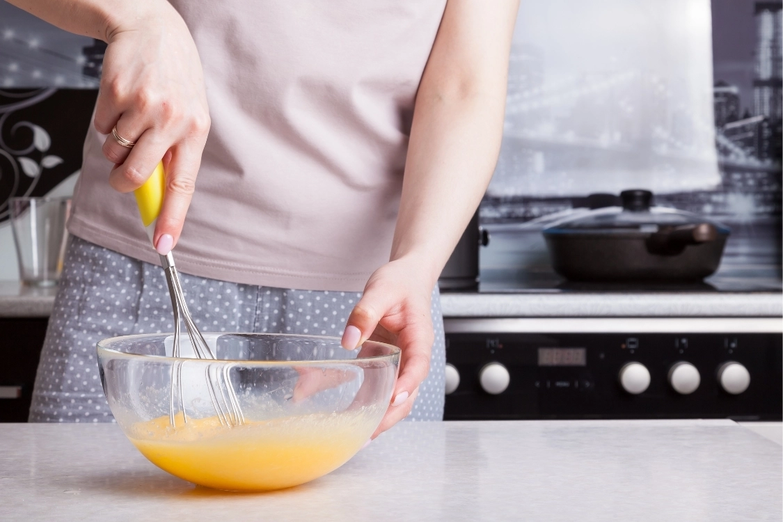 Đánh bông lòng đỏ mịn như dải ruy băng