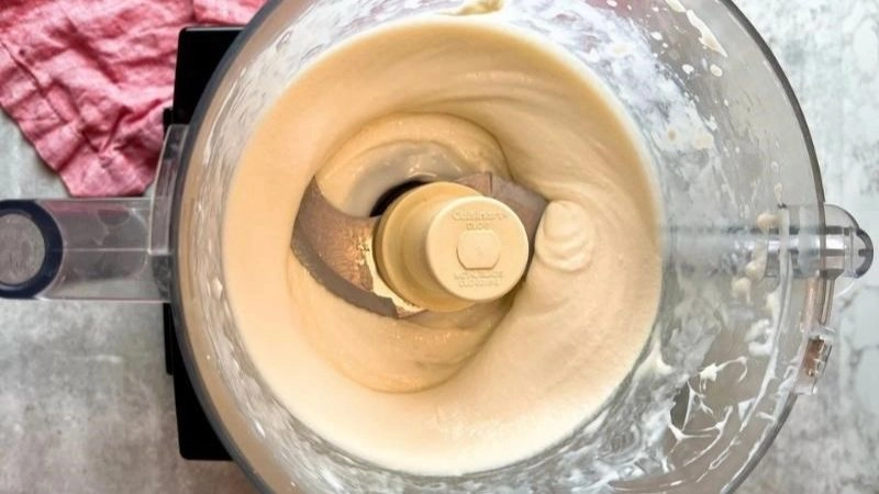 Đánh kem trứng mịn óng cho cà phê trứng nướng