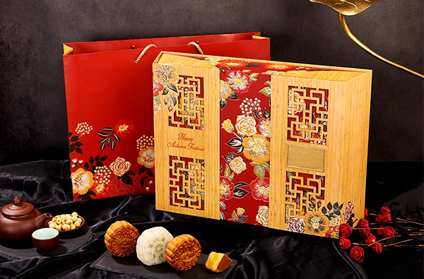 Đặt cạnh hộp quà Trung Nguyên và đối thủ