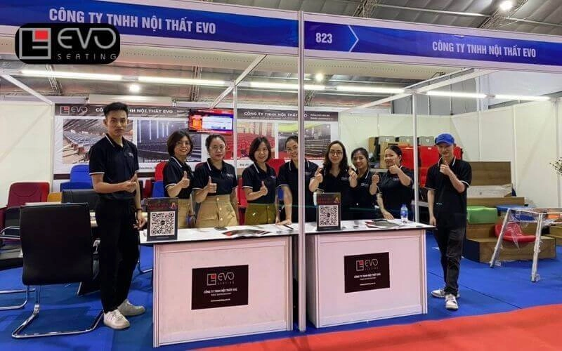 đội ngũ nhân viên Arobi vận hành ca tối bận rộn
