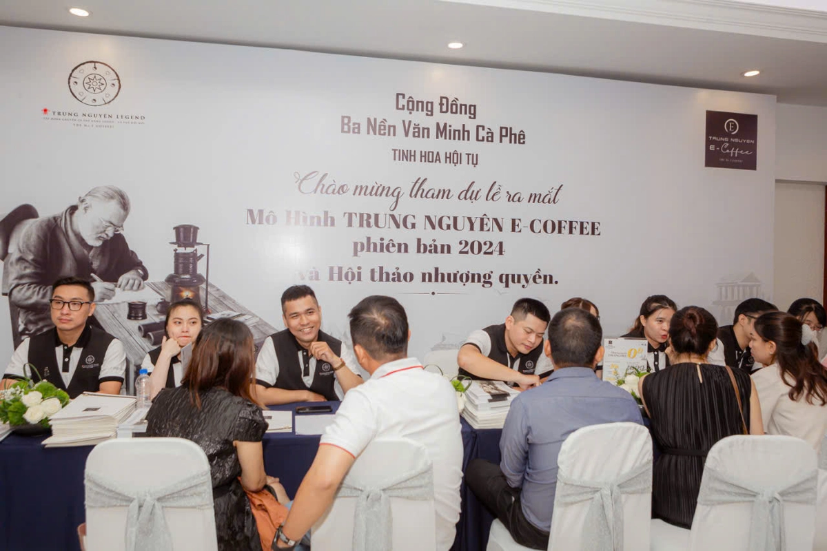 đối tác ký hợp đồng nhượng quyền Trung Nguyên E Coffee