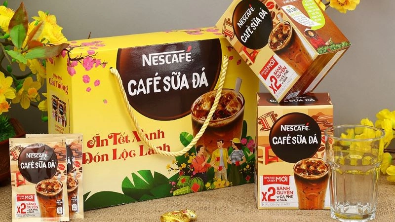 Hộp Nescafe có tem khuyến mãi tặng ly sứ