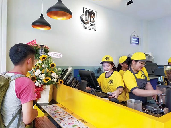 khách hỏi đáp về nhượng quyền Ông Bầu tại quán