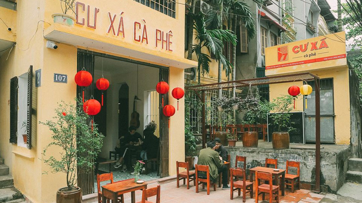 Không gian quán cổ Hà Nội phục vụ cà phê trứng