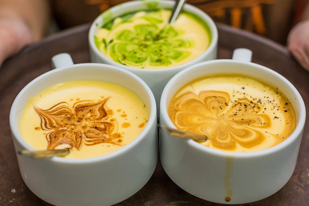 ly cà phê trứng ba lớp hấp dẫn