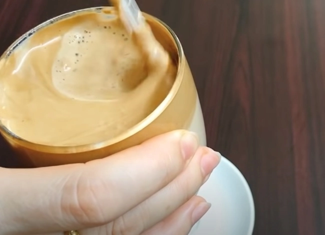 ly cà phê trứng nóng bọt mịn thơm