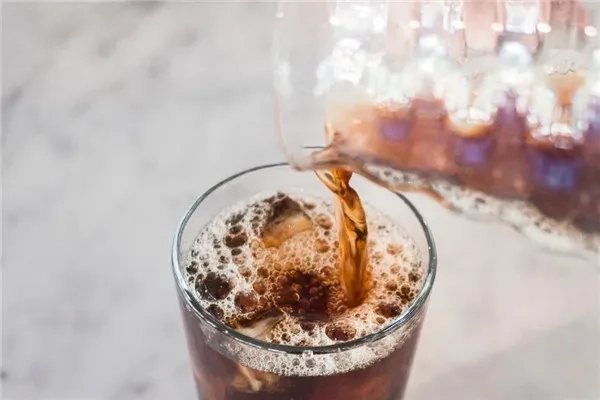 ly cold brew Sáng Tạo 3 trong nắng