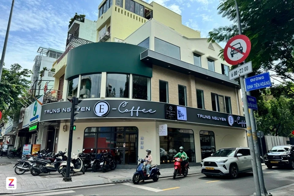 mặt bằng quán Trung Nguyên E Coffee trên tuyến đông đúc
