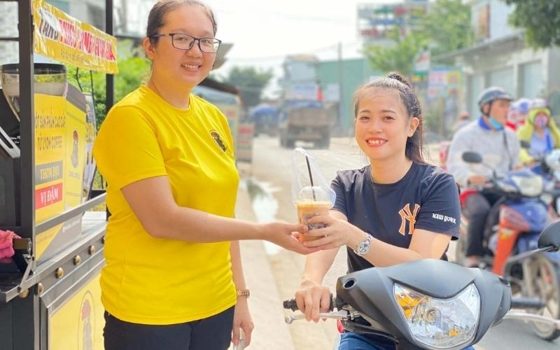 mô hình nhượng quyền xe cafe take away tại vỉa hè