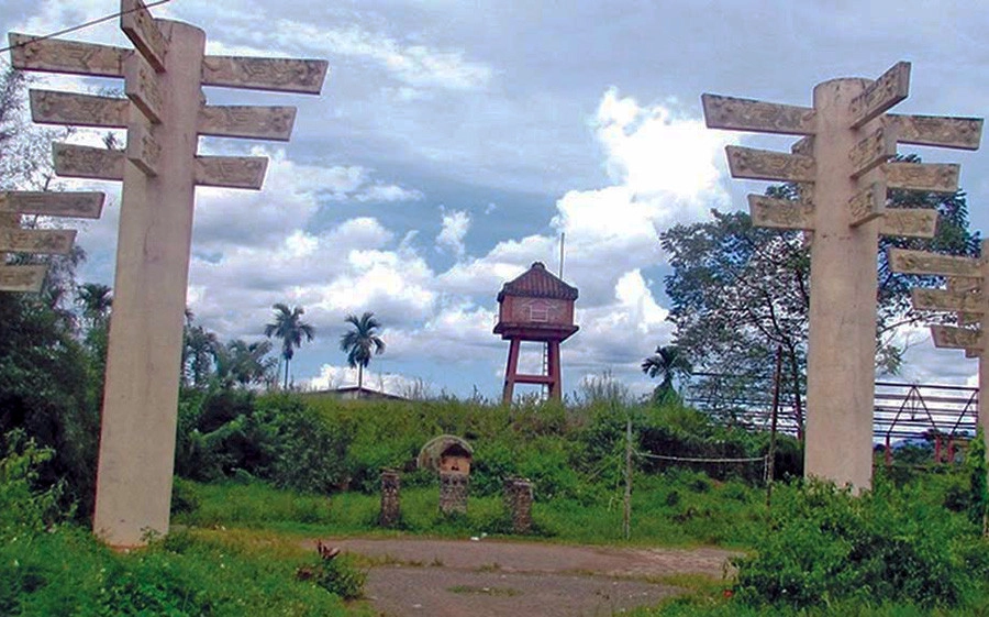 nguyên liệu cà phê trứng bày trên bàn gỗ