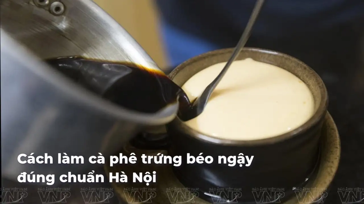 Nguyên liệu làm cà phê trứng bày trên bàn gỗ