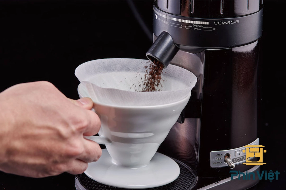 Pha V60 Hario với thẻ hướng dẫn chi tiết