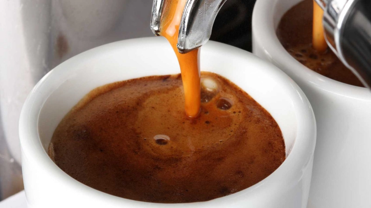 so sánh shot espresso và phin cà phê Việt