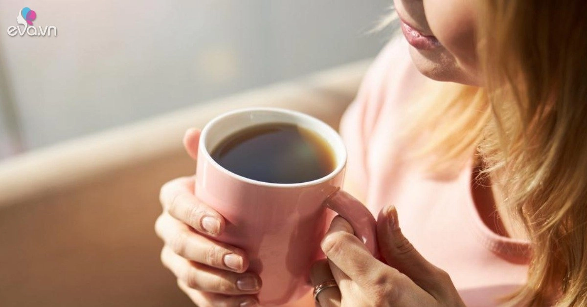 thưởng thức cà phê trứng buổi sáng cuối tuần